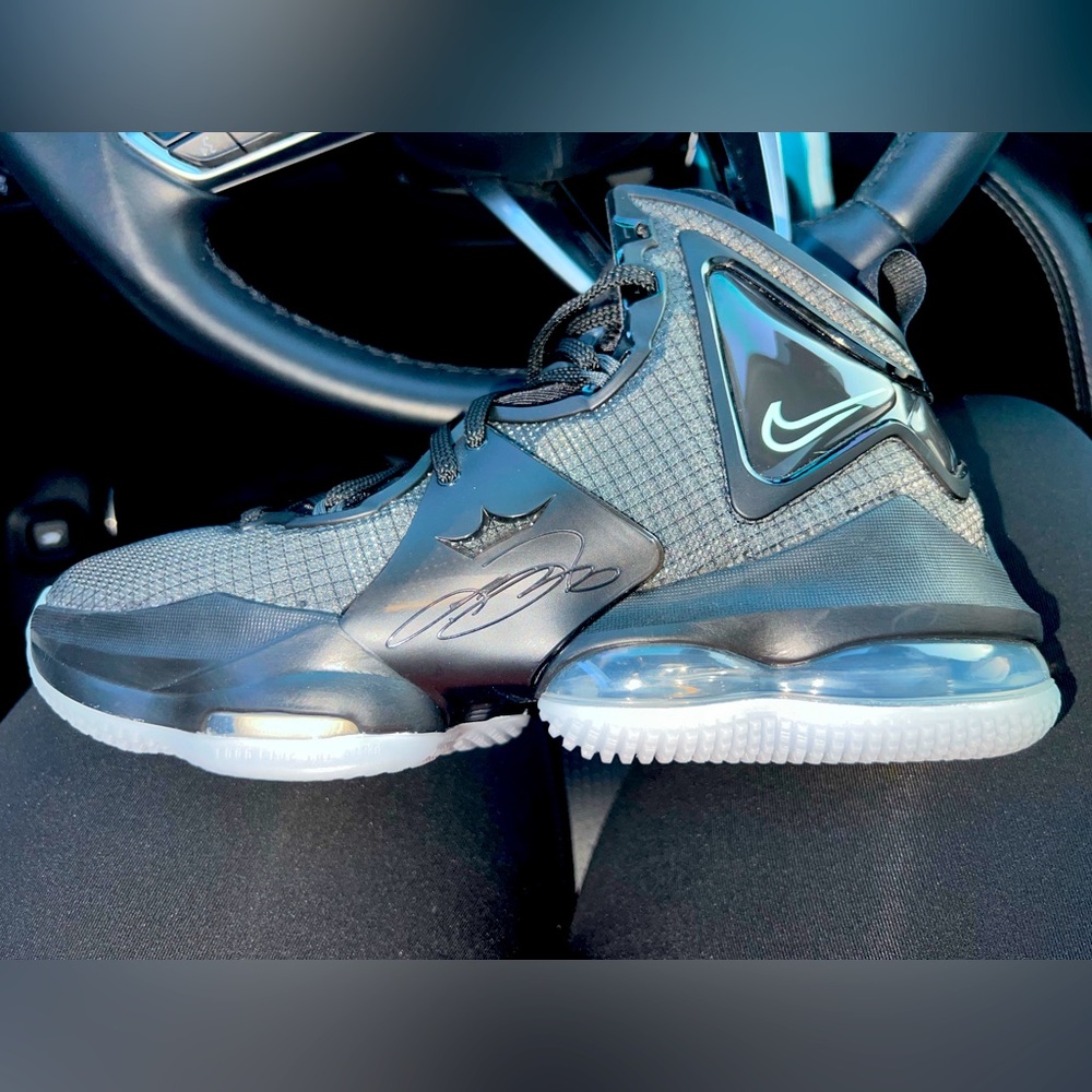 LeBron 19 Basketball Shoes